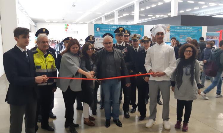 Civitanova, taglio del nastro per la manifestazione Info Scuole Aperte Civitanova, taglio del nastro per la manifestazione Info Scuole Aperte