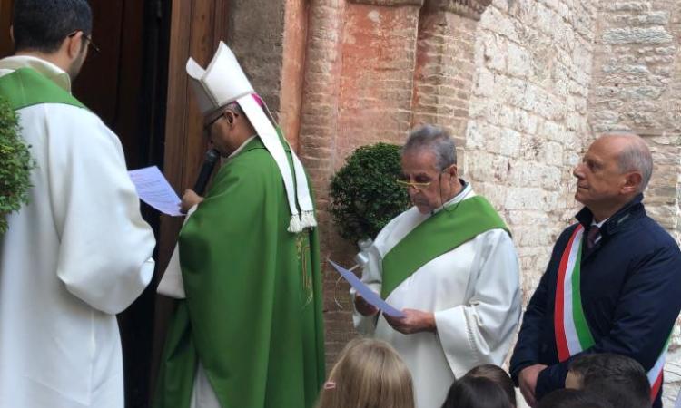 Taglio del nastro per il restauro della Chiesa di Santa Maria Assunta a Caldarola (FOTO)