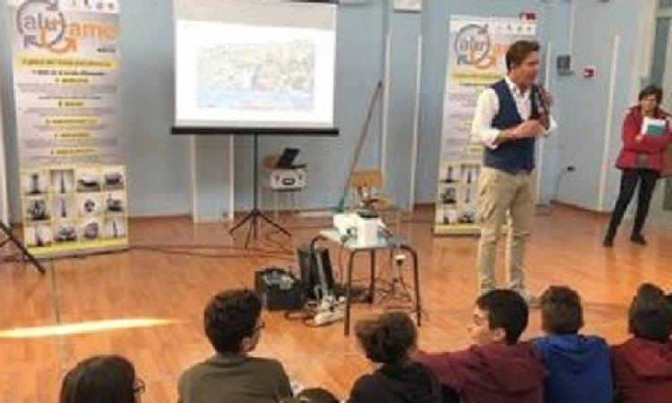 Riciclaggio virtuoso dei rifiuti, anche Potenza Picena partecipa al progetto scolastico "Alugame" Riciclaggio virtuoso dei rifiuti, anche Potenza Picena partecipa al progetto scolastico "Alugame"