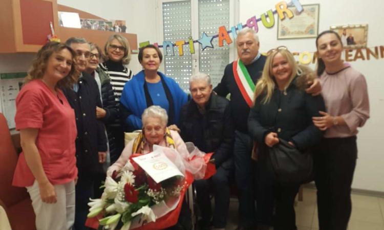Macerata, Maria Pia Compagnucci compie 100 anni Macerata, Maria Pia Compagnucci compie 100 anni