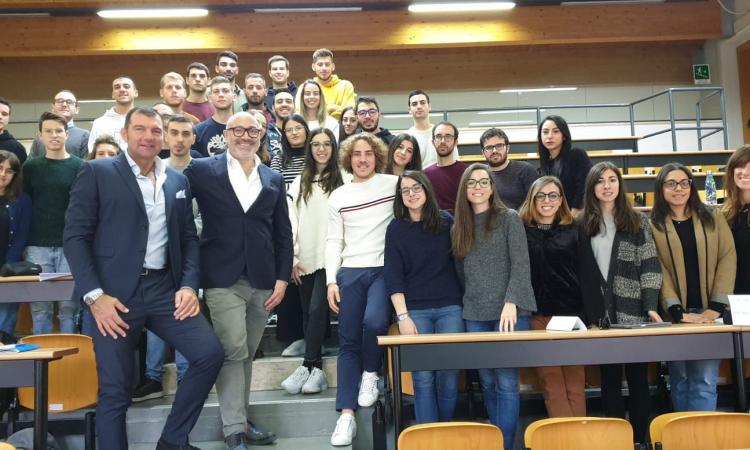 Elitron sale in cattedra: lezione all’Università Politecnica delle Marche Elitron sale in cattedra: lezione all’Università Politecnica delle Marche