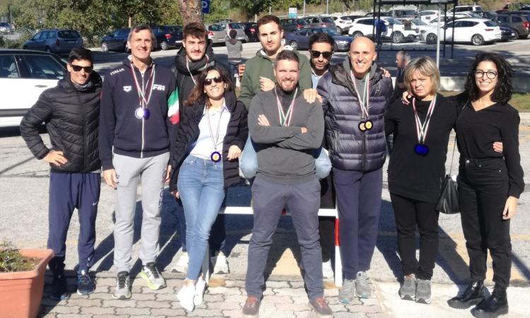 Pioggia di medaglie per il Centro Nuoto Macerata: gli atleti Master protagonisti a Fermo