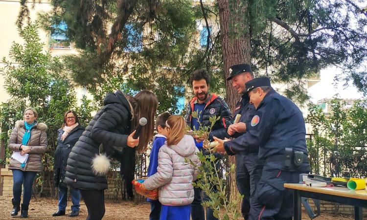 La scuola "Mameli" di Macerata  celebra la Giornata Nazionale dell'Albero (FOTO)