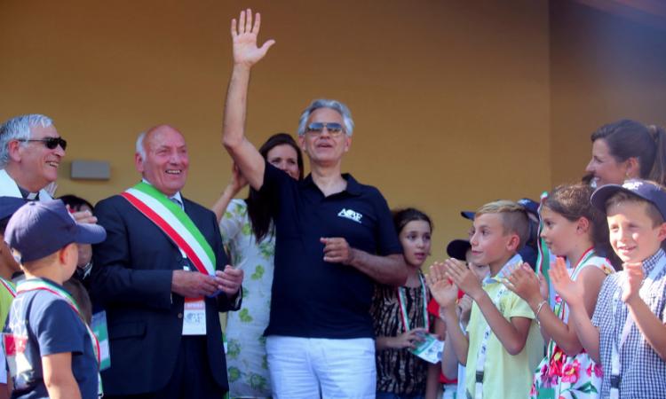 Ricostruzione post-sisma, Andrea Bocelli premiato con il Picchio d'Oro 2019