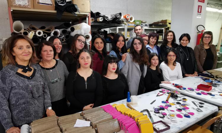 Consorzio dei Mastri Pellettieri Tolentino, si chiude un nuovo corso: 12 allieve pronte per il mercato del lavoro