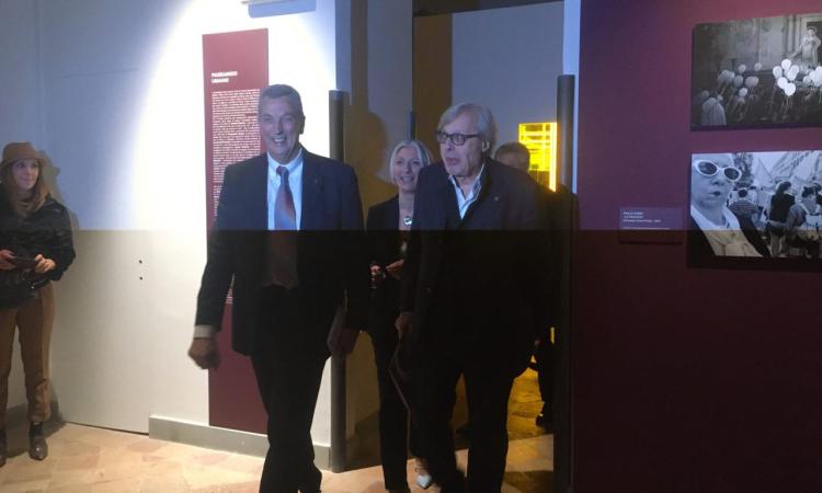 Recanati, Sgarbi racconta l’infinito in 90 scatti Recanati, Sgarbi racconta l’infinito in 90 scatti