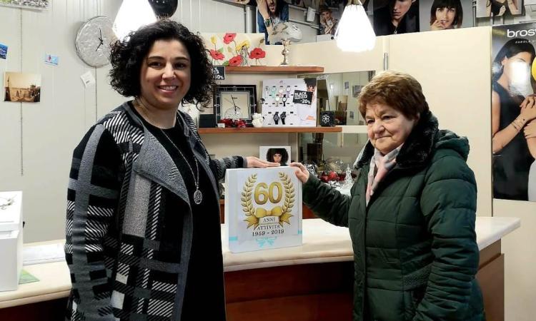 Caldarola, la Gioielleria Gazzellini festeggia 60 anni di attività (FOTO) Caldarola, la Gioielleria Gazzellini festeggia 60 anni di attività (FOTO)