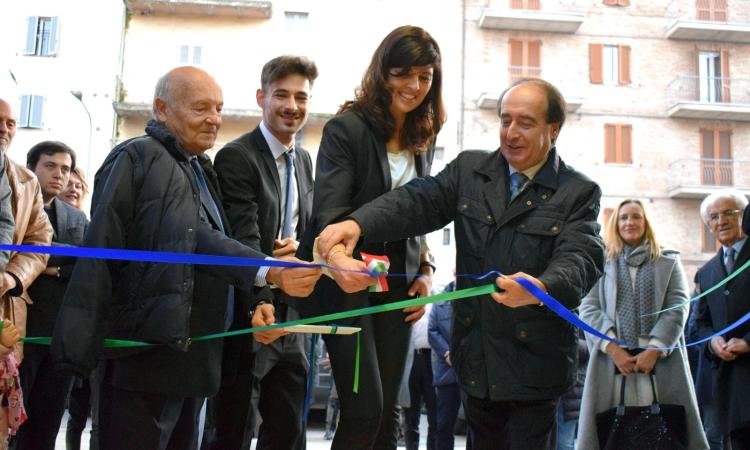 Macerata, taglio del nastro per la nuova filiale della Banca dei Sibillini (FOTO)
