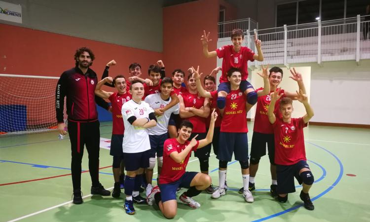 Prima Divisione, il Volley Macerata vince il derby con il Nino Café e raggiunge la testa della classifica