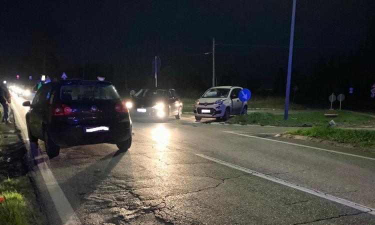 Recanati, scontro fra quattro auto all'incrocio: madre e figlio al Pronto Soccorso (FOTO)