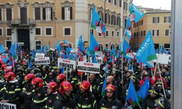 165 milioni per l'aumento delle retribuzioni e delle pensioni dei vigili del fuoco