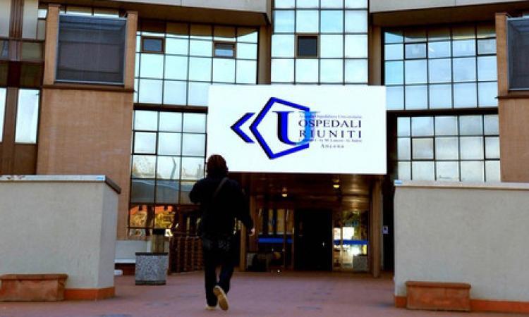Protesi facciale dopo l'incidente stradale, l'operazione al Torrette: nell'equipe il medico maceratese Marco Messi Protesi facciale dopo l'incidente stradale, l'operazione al Torrette: nell'equipe il medico maceratese Marco Messi