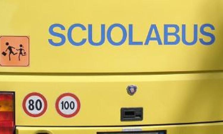 Porto Recanati, auto contro scuolabus: paura per i sei bambini a bordo del pulmino