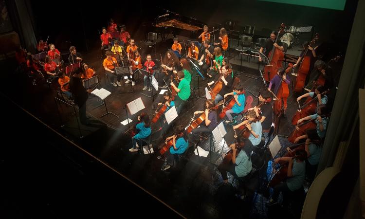 Macerata, l'Orchestra giovanile delle Marche al debutto sul palco del "Lauro Rossi" Macerata, l'Orchestra giovanile delle Marche al debutto sul palco del "Lauro Rossi"