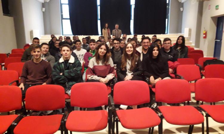 Matelica, l'Ipsia "Pocognoni" vola gratis all'estero con l'inglese Matelica, l'Ipsia "Pocognoni" vola gratis all'estero con l'inglese