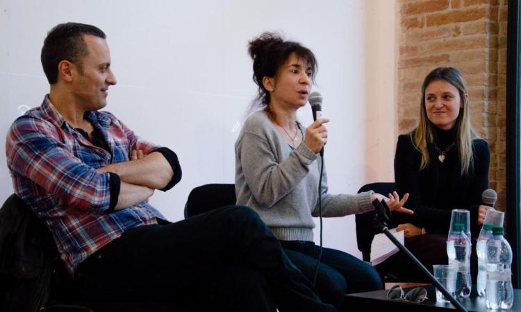 Gli alunni delle scuole di Sarnano e San Ginesio incontrano gli attori Nathalie Guetta e Pietro Pulcini (FOTO) Gli alunni delle scuole di Sarnano e San Ginesio incontrano gli attori Nathalie Guetta e Pietro Pulcini (FOTO)