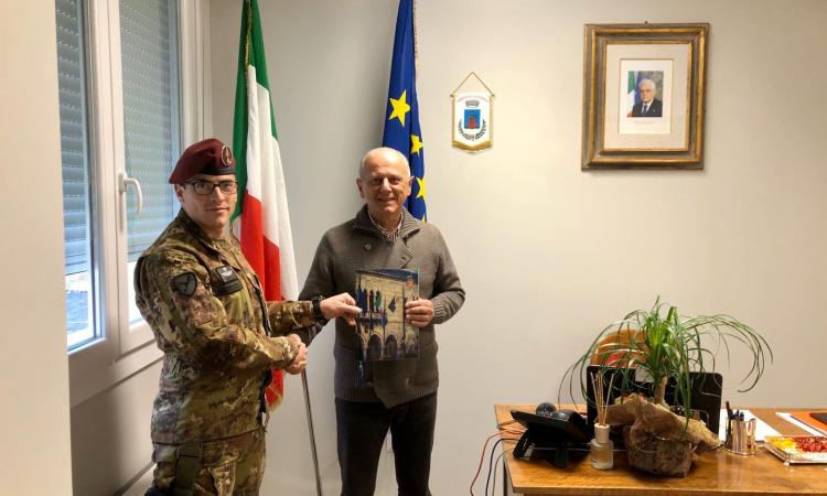 La Folgore saluta Caldarola: cambio della guardia tra i capitani Covuccia e Orlandi