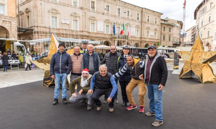 San Severino, il mercato settimanale resta in piazza anche nel periodo natalizio