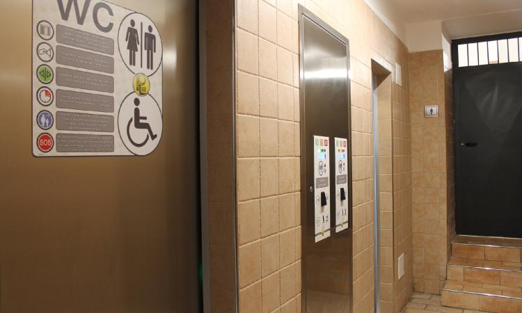 Macerata, autopulenti e multilingue: operativi i nuovi bagni pubblici di Piaggia della Torre Macerata, autopulenti e multilingue: operativi i nuovi bagni pubblici di Piaggia della Torre