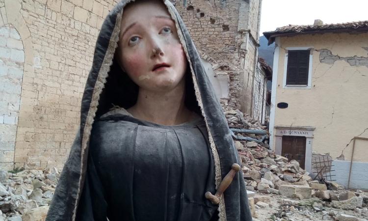 San Severino, una mostra per ricordare il dramma del sisma attraverso le immagini di statue religiose San Severino, una mostra per ricordare il dramma del sisma attraverso le immagini di statue religiose