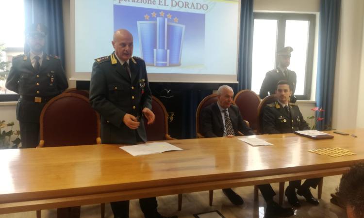 Accoglienza agli sfollati del sisma, scoperta frode milionaria: sequestrati 19 lingotti d'oro (FOTO) Accoglienza agli sfollati del sisma, scoperta frode milionaria: sequestrati 19 lingotti d'oro (FOTO)