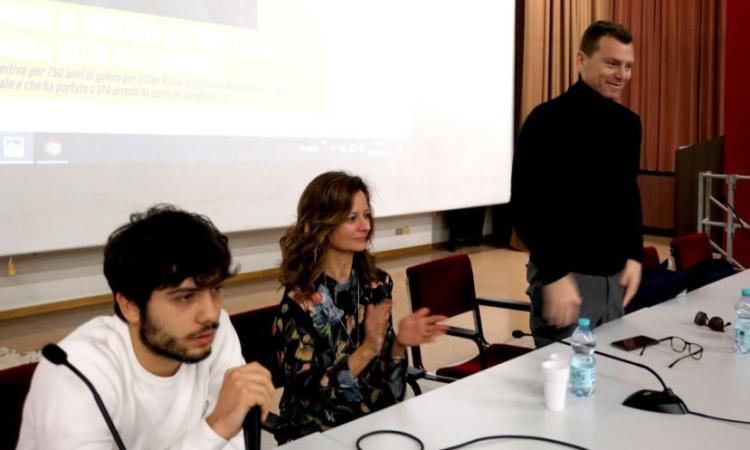 Macerata, educazione di legalità all'ITE "Gentili": incontro con il testimone di giustizia Luigi Leonardi (FOTO)