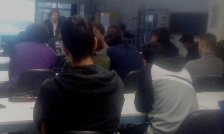 Donazione e solidarietà al Liceo Scientifico "Da Vinci" di Civitanova Donazione e solidarietà al Liceo Scientifico "Da Vinci" di Civitanova