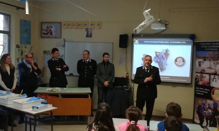 Porto Potenza, piccoli archeologi crescono: incontro con i carabinieri del Nucleo Tutela Patrimonio Culturale Porto Potenza, piccoli archeologi crescono: incontro con i carabinieri del Nucleo Tutela Patrimonio Culturale