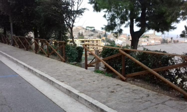 Recanati, sistemata la balaustra in via Battisti
