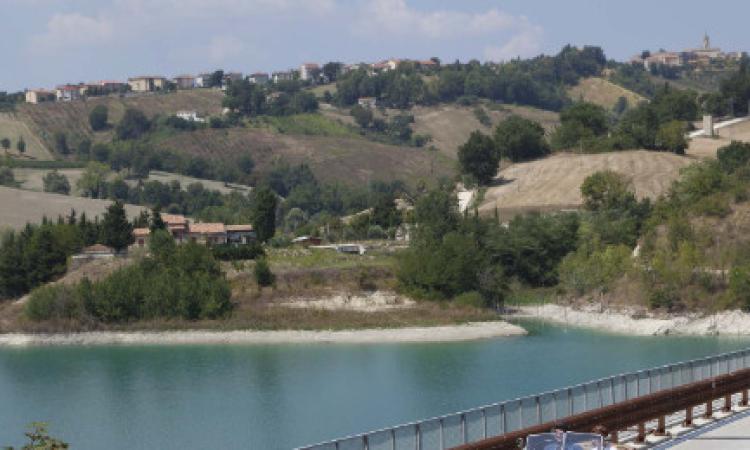 Cingoli, si getta nel lago Castreccioni: ragazza trasportata in gravi condizioni a Torrette