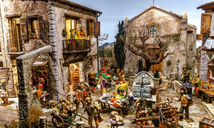Monte San Giusto, inaugurata la mostra dei presepi artistici a Palazzo Bonafede Monte San Giusto, inaugurata la mostra dei presepi artistici a Palazzo Bonafede