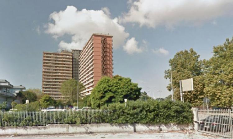Porto Recanati, oltre 6 mesi di arretrati con l'Enel: l'Hotel House rischia di rimanere senza luce Porto Recanati, oltre 6 mesi di arretrati con l'Enel: l'Hotel House rischia di rimanere senza luce