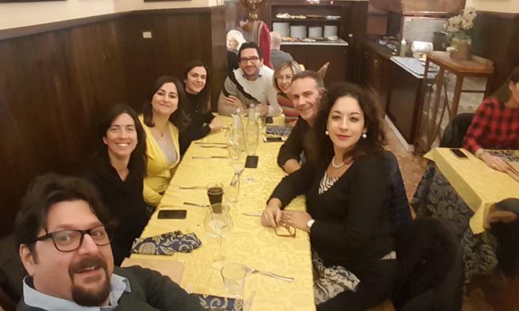 Macerata - Si ritrovano dopo 30 anni i ragazzi della 3E del "Mestica" Macerata - Si ritrovano dopo 30 anni i ragazzi della 3E del "Mestica"