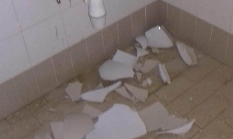Sarnano, atti vandalici ai bagni pubblici Sarnano, atti vandalici ai bagni pubblici