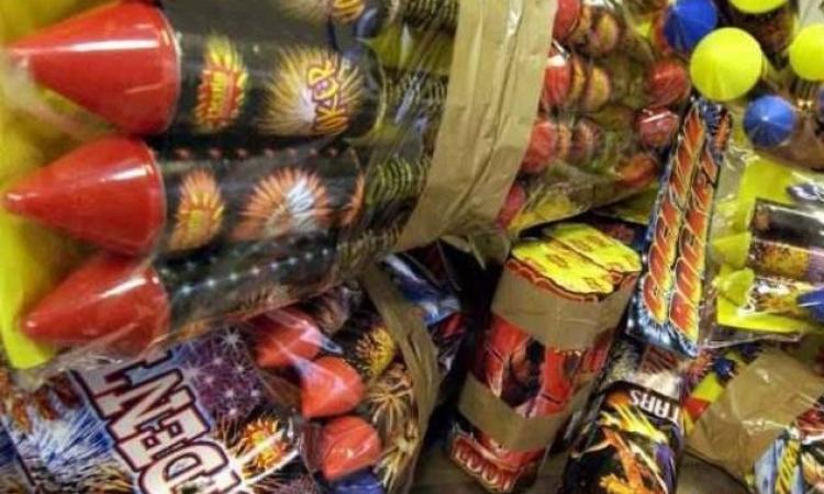 Raffica di controlli della polizia: sequestrati 200 kg di botti illegali Raffica di controlli della polizia: sequestrati 200 kg di botti illegali