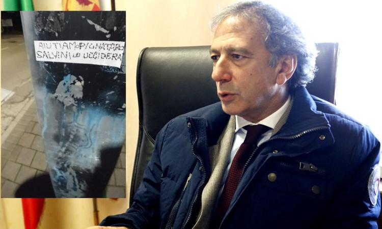 Anche a Tolentino scritte contro il questore Pignataro: "Aiutiamolo, Salvini lo ucciderà" (FOTO) Anche a Tolentino scritte contro il questore Pignataro: "Aiutiamolo, Salvini lo ucciderà" (FOTO)