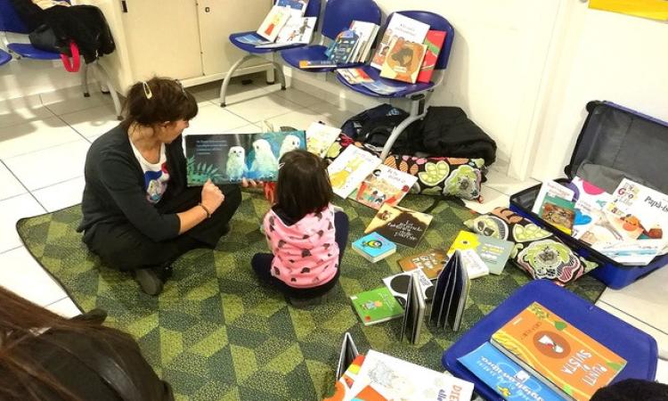 Macerata, "Nati per leggere": arriva la Valigia delle storie al Centro Vaccinale Macerata, "Nati per leggere": arriva la Valigia delle storie al Centro Vaccinale