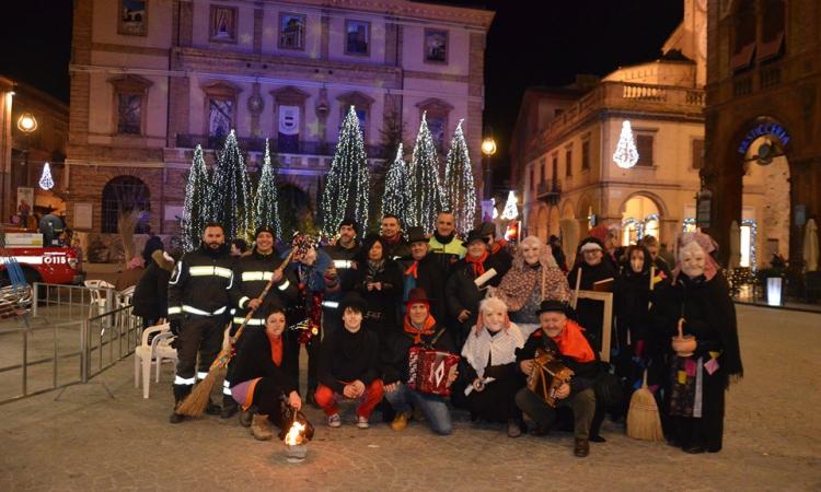 Tolentino, grande successo per la Befana del Ponte del Diavolo