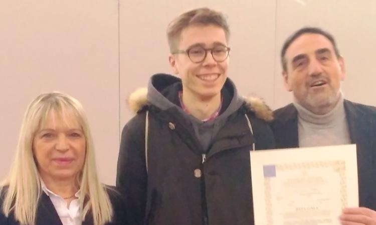 San Severino: festa del diploma Itts "Divini", premiato uno studente da 100 e lode