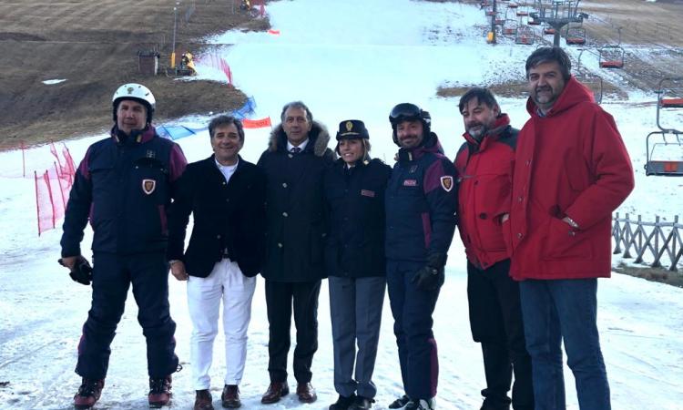 Sarnano, primo giorno di apertura delle piste da sci: ingresso gratuito (FOTO) Sarnano, primo giorno di apertura delle piste da sci: ingresso gratuito (FOTO)