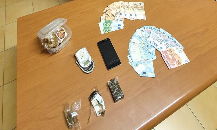 Civitanova, sorpreso con 124 grammi di hashish da spacciare: in manette 35enne imprenditore Civitanova, sorpreso con 124 grammi di hashish da spacciare: in manette 35enne imprenditore