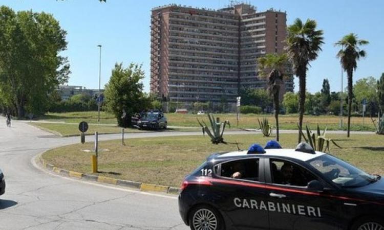 Porto Recanati, occupavano abusivamente un appartamento dell'Hotel House: due denunciati