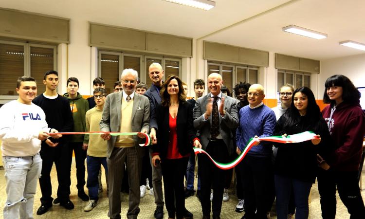 Macerata, taglio del nastro per il nuovo laboratorio linguistico dell'Ite "Gentili" (FOTO)