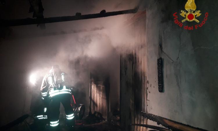 Porto Recanati, incendio in un garage (FOTO)