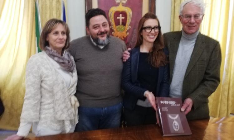 Potenza Picena, presentazione del libro fotografico su Buford in onore dei promotori del gemellaggio con l'Inghilterra Potenza Picena, presentazione del libro fotografico su Buford in onore dei promotori del gemellaggio con l'Inghilterra