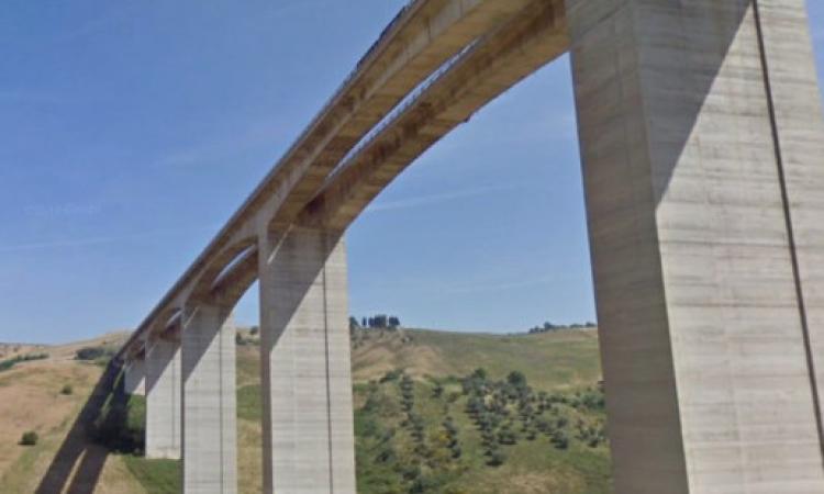 Stop ai mezzi pesanti sul viadotto Cerrano in A14: "Spostamento di 7 centimetri all'altezza delle pile"