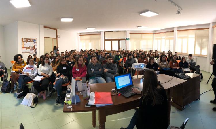 Macerata, Servizio civile universale: primo giorno per gli 80 volontari Macerata, Servizio civile universale: primo giorno per gli 80 volontari