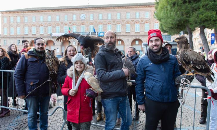 Civitanova, grande successo per la festa di Sant'Antonio: piazza "presa d'assalto" dagli animali (FOTO)