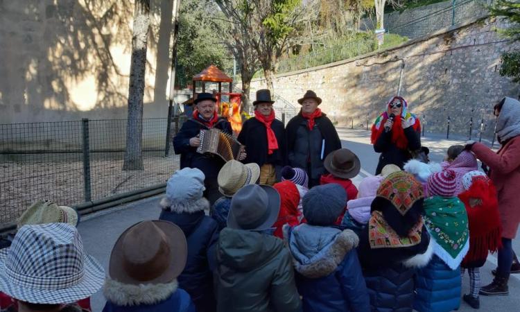 Il canto della "Pasquella" invade Treia