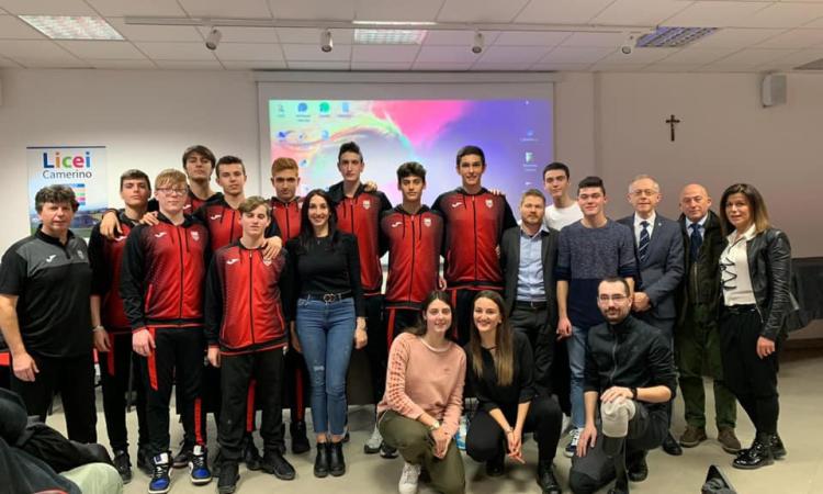 Conciliare scuola e sport: gli atleti si raccontano ai licei di Camerino Conciliare scuola e sport: gli atleti si raccontano ai licei di Camerino